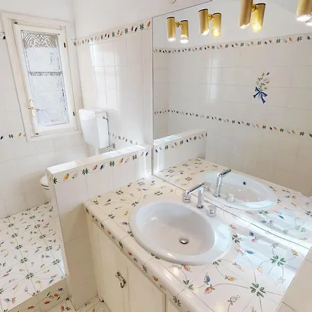 Joli 2p A Avec Vue Sur Et Terrasse - Fr-1-196-187 Apartment *