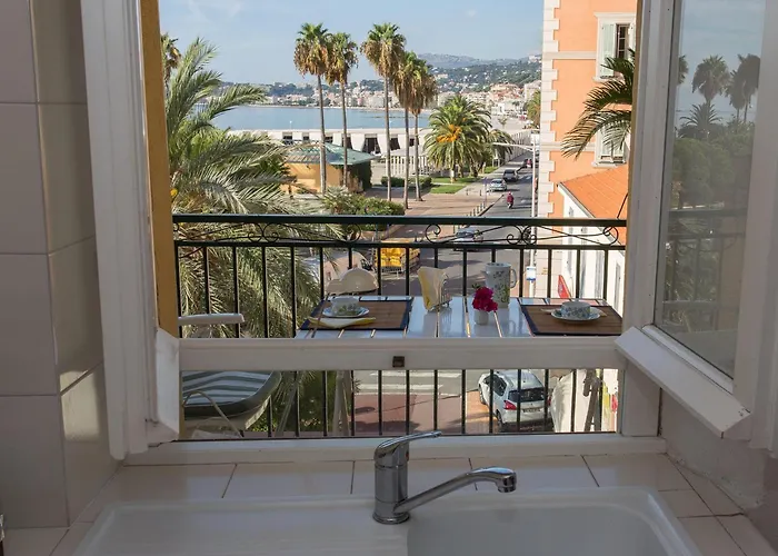 Appartement Grand 2p à Avec Terrasse Et Wifi - Fr-1-196-187 *